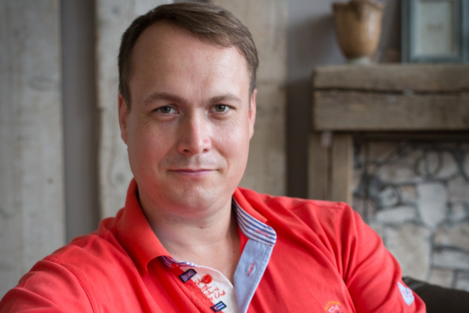 Strahl Péter ötvenéves, közgazdász végzettségű egyéni vállalkozó, két gyermek édesapja, és egy HANO nevű ritka örökletes betegségben szenved. Strahl Péter ötvenéves, közgazdász végzettségű egyéni vállalkozó, két gyermek édesapja, és egy HANO nevű ritka örökletes betegségben szenved.