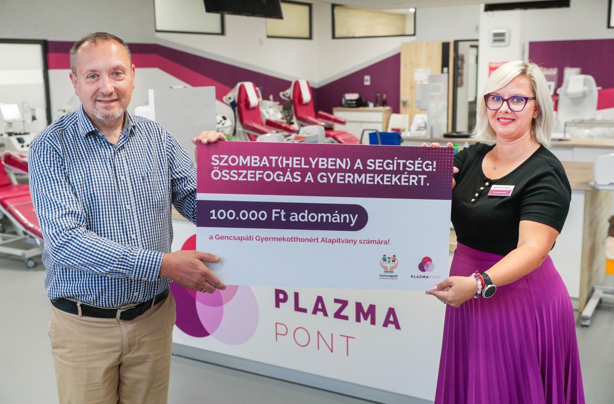 Móricz-Horváth Ágnes és Piri Zsolt az adományátadón, a szombathelyi Plazma Ponton. 