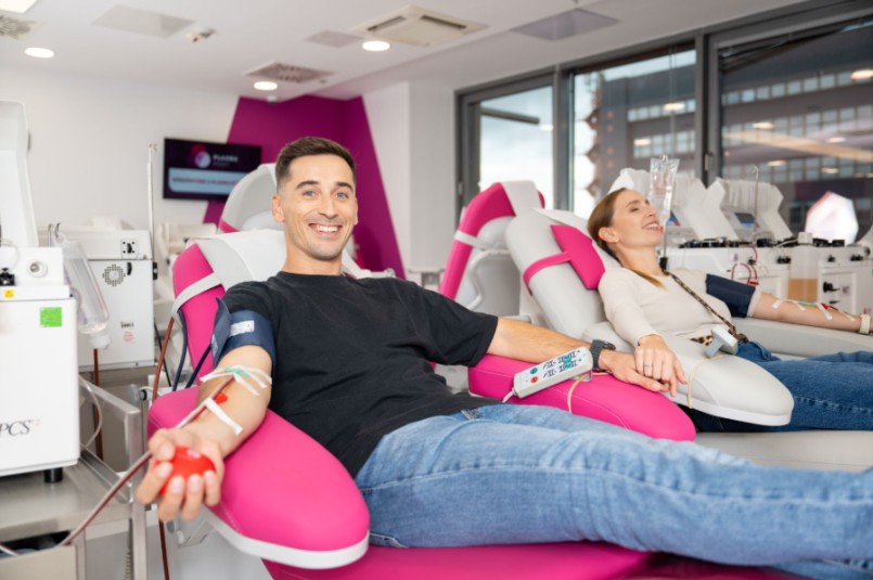 Első plazmaadásra érkezett pár a kényelmes donor székben